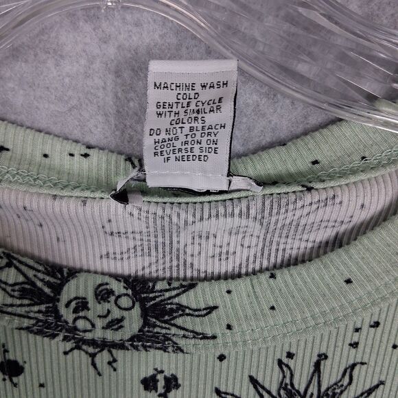 Rue 21 Womens Top XL Green Celestial Sun Moon Stars Witchy Fairy Whimsigoth Boho - Picture 4 of 6